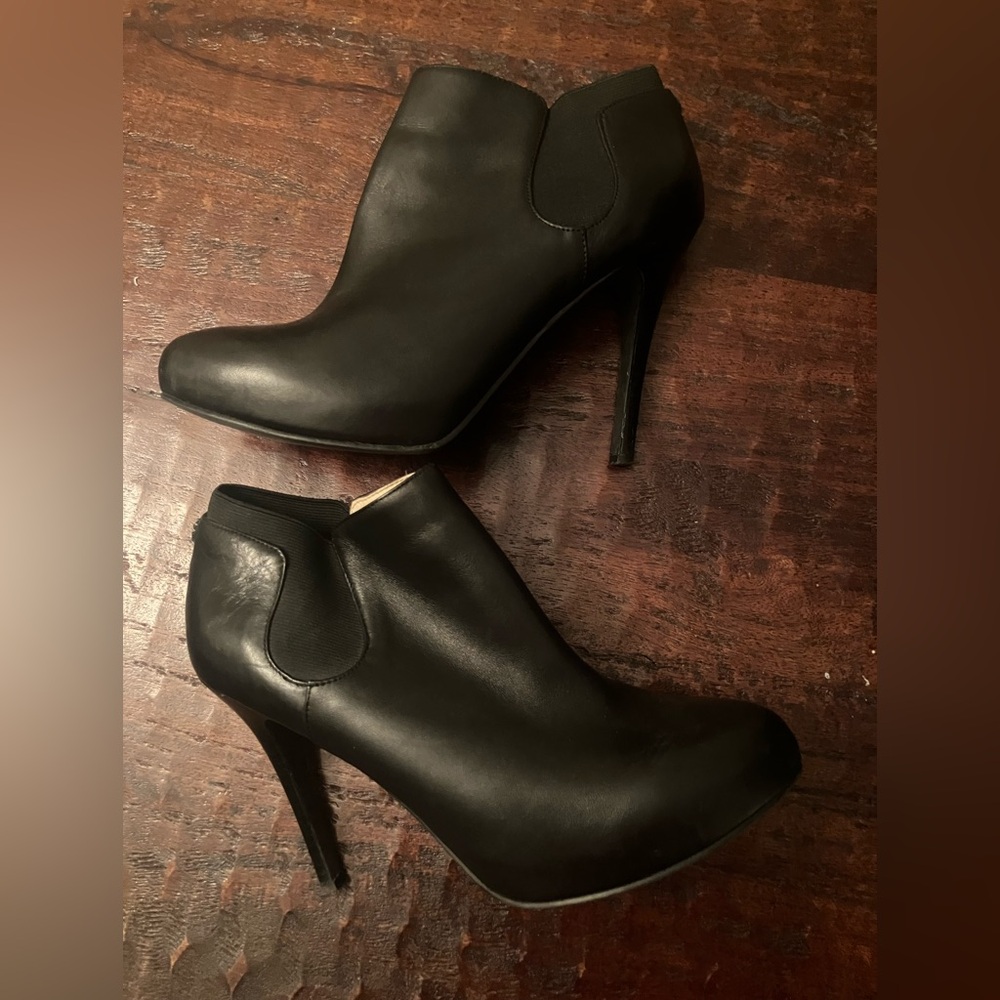 Guess Black Heeled Chelsea Boots ladies 10 M EUC